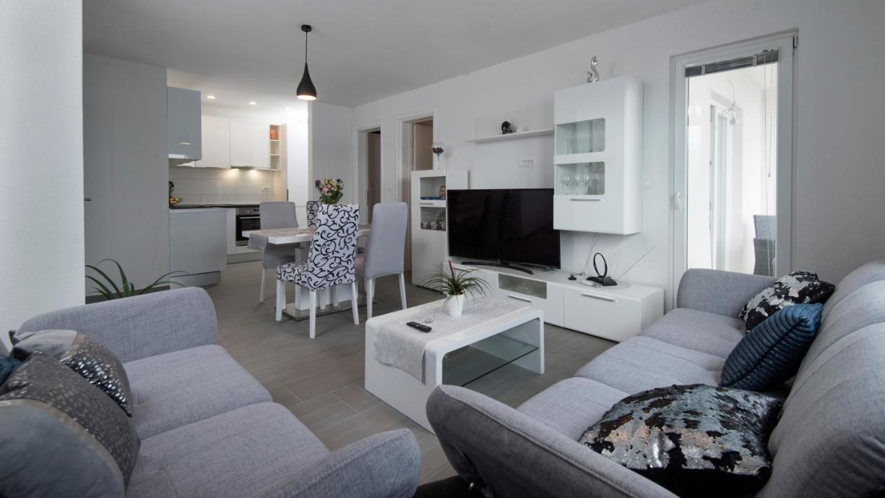 Apartments Mikas Stanici Екстер'єр фото